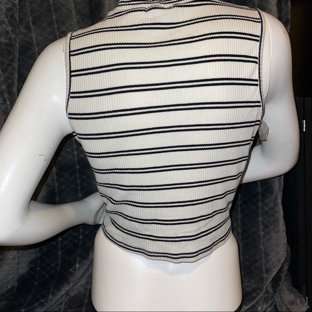 Crop Top - Picture 4 of 4
